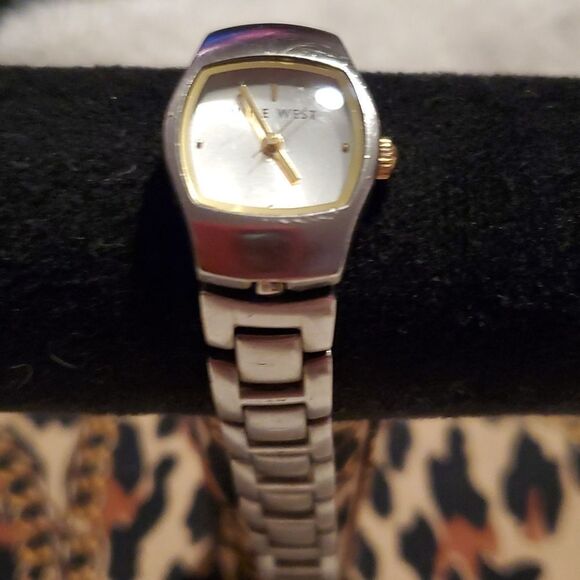 Nine West Analog Watch Silver & Two-Tone Interchangeable Flip Metal Band 9W/1273 - Picture 2 of 9